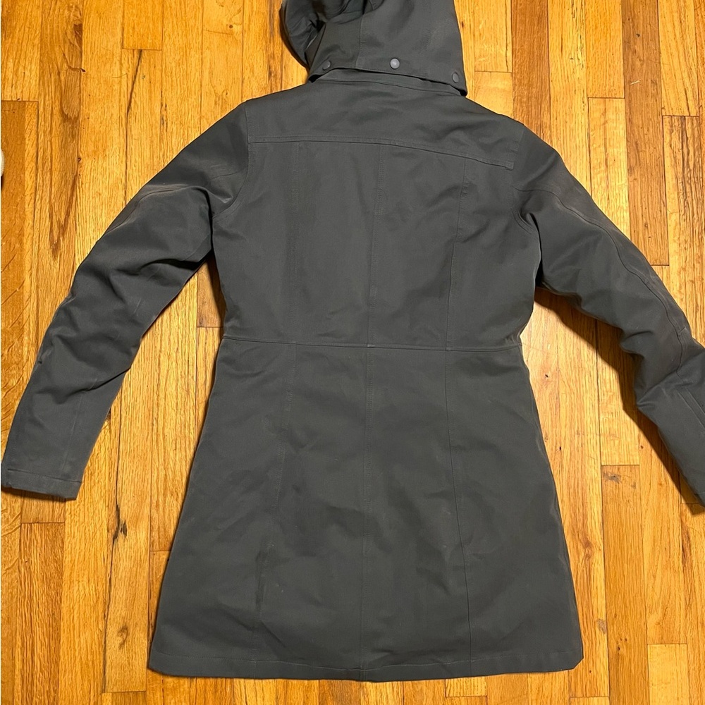 Patagonia Women’s Tres 3 in 1 Waterproof Down Parka Small (lightly worn) - Picture 13 of 14